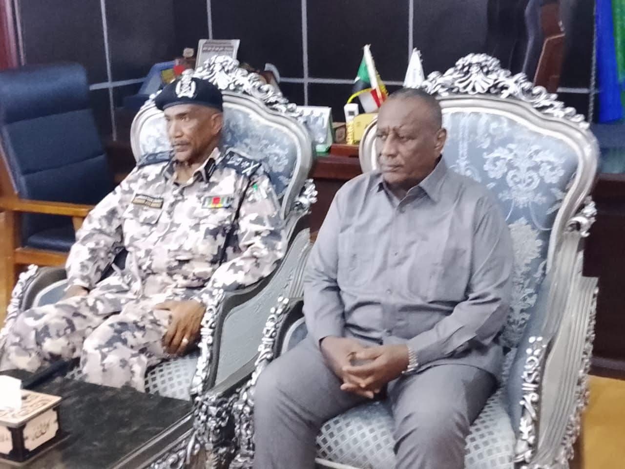 والي الجزيرة يشيد بدور الدفاع المدني في إزالة مخلفات الحرب عقب التحرير