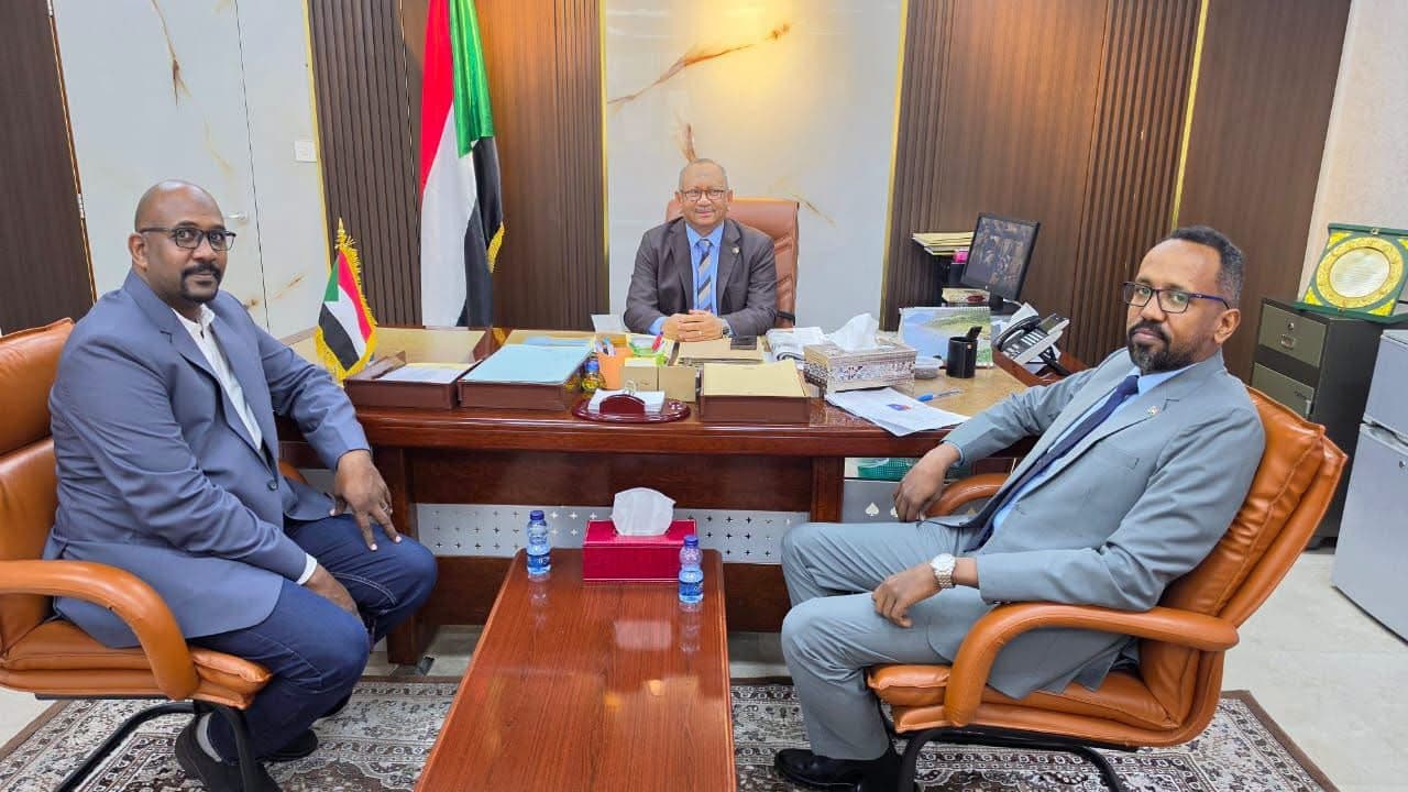 سفير السودان في سلطنة عمان يشيد بجهود الشرطة السودانية